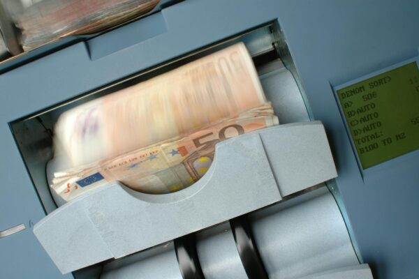 counting euro